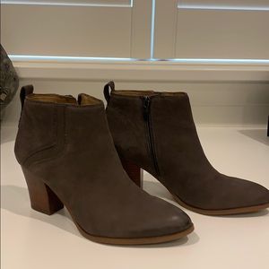 Taupe booties perfect condition